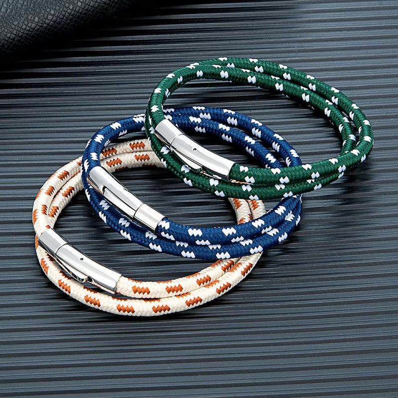 Bracelet cordon nautique tressé double, noir avec motifs blancs et boucle magnétique en acier inoxydable.