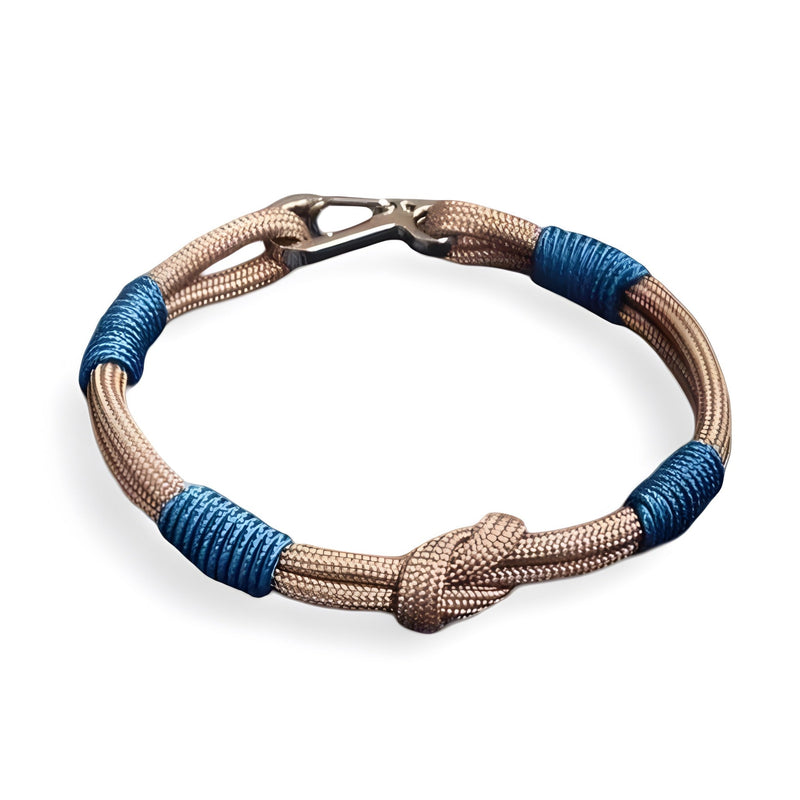 Bracelet cordon beige avec nœud et détails bleus, fermoir petit mousqueton argenté.