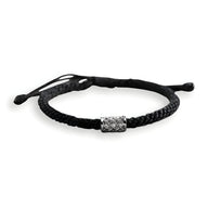Bracelet cordon noir tressé avec ornement cylindrique en argent gravé, style masculin.