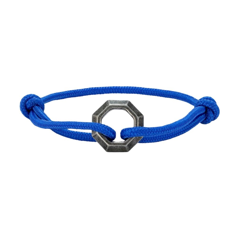 Bracelet cordon bleu royal avec ornement hexagone en acier inoxydable ajustable.