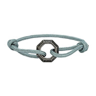 Bracelet cordon gris clair avec ornement hexagone en acier inoxydable ajustable.