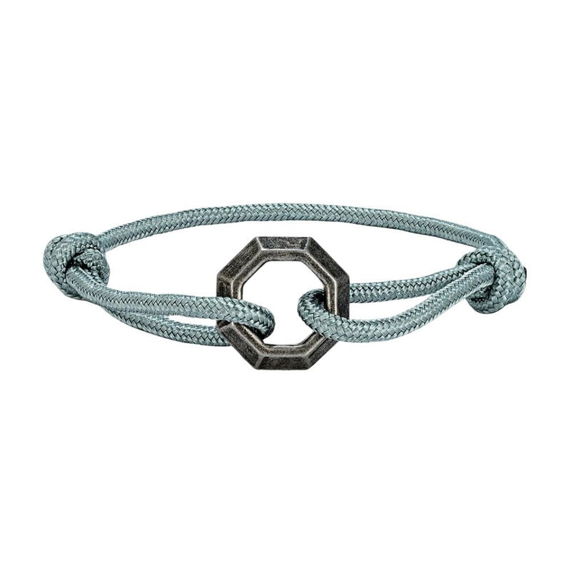 Bracelet cordon gris clair avec ornement hexagone en acier inoxydable ajustable.