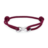 Bracelet cordon bordeaux avec ornement infini argenté et nœuds coulissants ajustables.