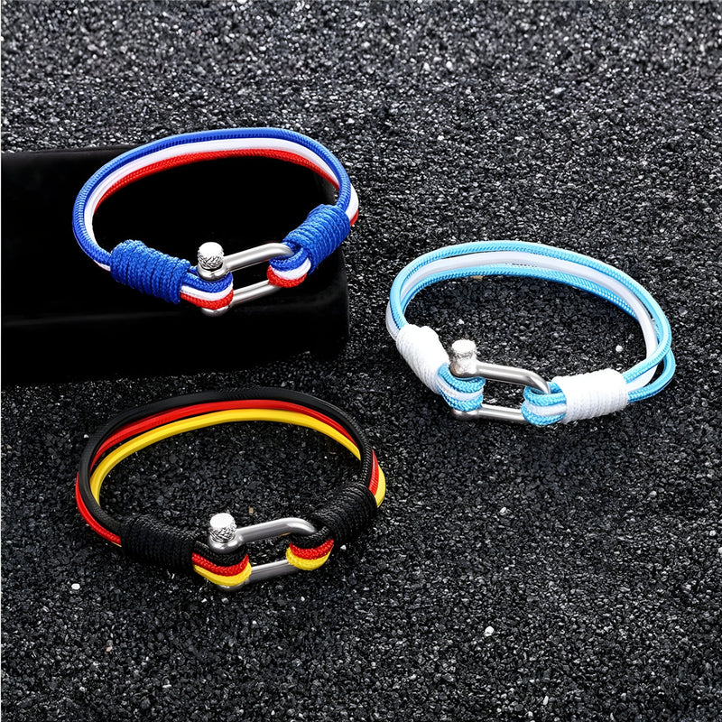 Trois bracelets cordon pays avec manilles en acier inoxydable, aux couleurs de France, Suède et Allemagne.