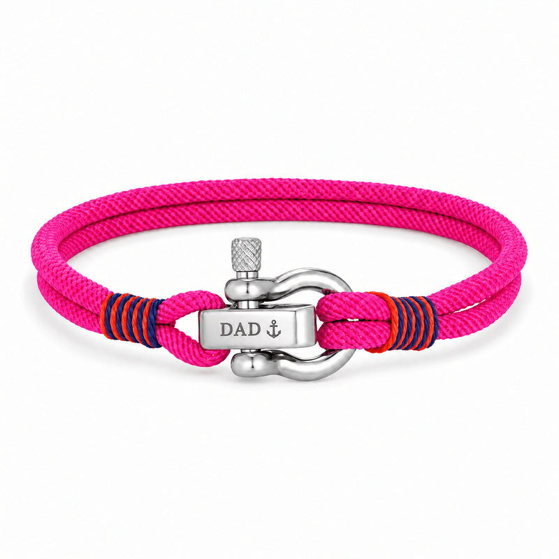 Bracelet Kenny Fuchsia, manille en acier inoxydable personnalisée DAD ⚓, posé de face sur fond blanc
