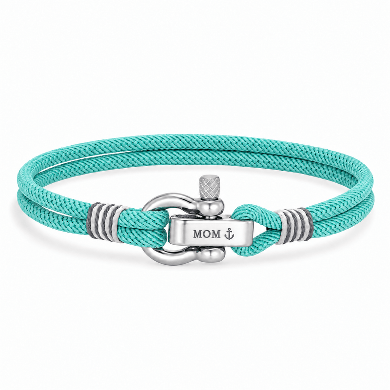 Bracelet Kenny Turquoise, manille en acier inoxydable personnalisée MOM ⚓, posé de face sur fond blanc