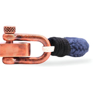 Bracelet cordon bleu avec fermoir mousqueton en métal cuivré brossé, style masculin.