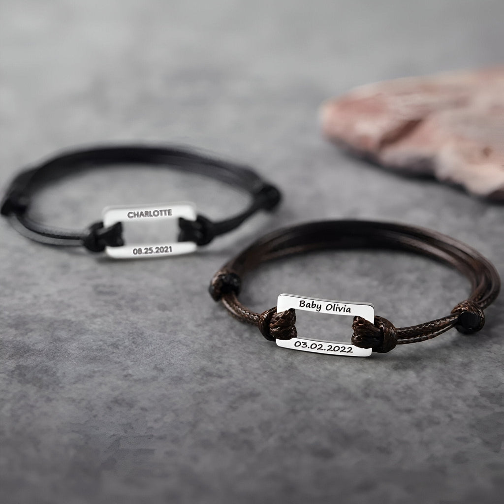 Bracelet cordon noir avec plaque acier inoxydable gravée prénom et date, style personnalisé homme.