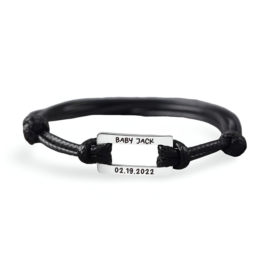 Bracelet cordon noir avec plaque acier inoxydable gravée « Baby Jack » et date « 02.19.2022 ».