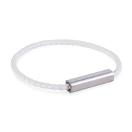 Bracelet cordon en cuir blanc tressé avec fermoir métallique rectangulaire argenté, modèle Grety.
