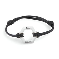 Bracelet cordon noir avec hexagone acier inoxydable argent gravé Tom et Mathilde.