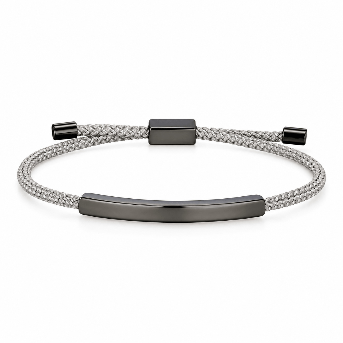 Packshot studio bracelet Doums Gris, cordon macramé tressé avec plaque longue et fermoir coulissant noir.