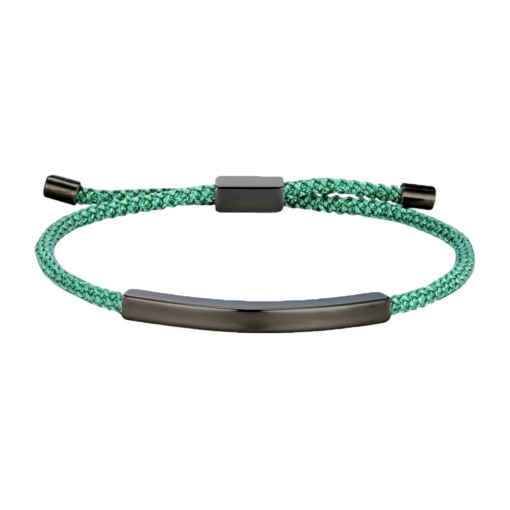 Bracelet cordon vert pomme avec plaque longue en acier inoxydable gris foncé, ajustable.