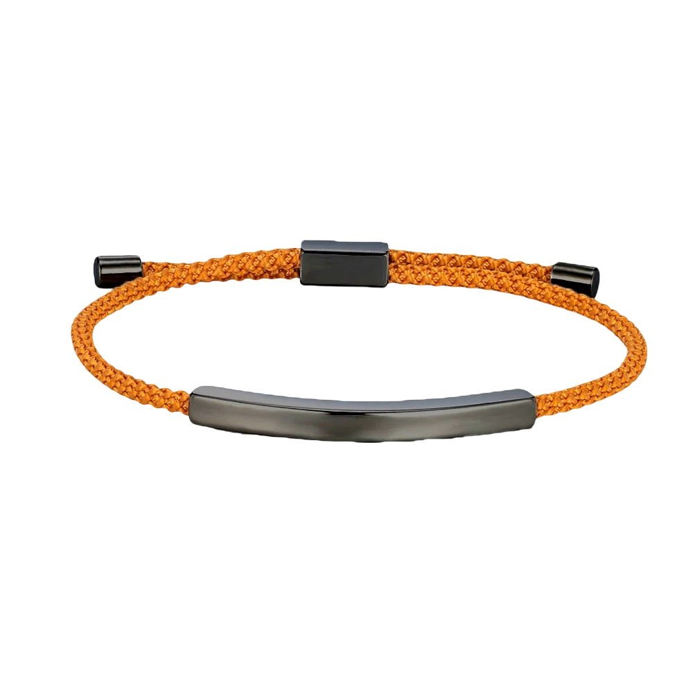 Bracelet cordon orange avec plaque longue en acier inoxydable noir mat, ajustable.