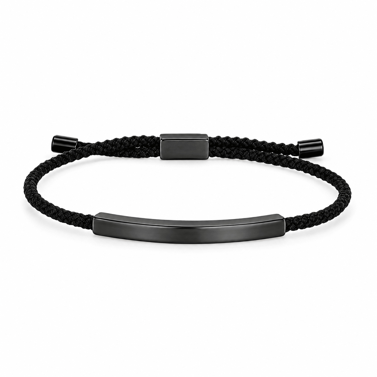 Packshot studio bracelet Doums Noir, cordon macramé tressé avec plaque longue et fermoir coulissant noir.