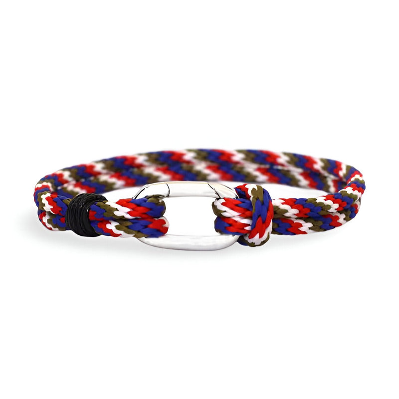 Bracelet cordon multicolore rouge, blanc et bleu avec petit mousqueton argenté pour homme.
