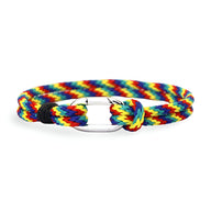 Bracelet cordon multicolore tressé avec petit mousqueton en métal argenté.