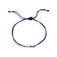 Bracelet cordon bleu marine avec barrette argentée sertie de zircons colorés pour femme.