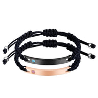 Bracelets cordon noir avec plaque gourmette en acier inoxydable noir et or rosé, cube zirconium incrusté bleu et rose.