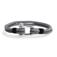 Bracelet cordon gris pour homme avec mousqueton argenté et détails noirs, style Rafael.
