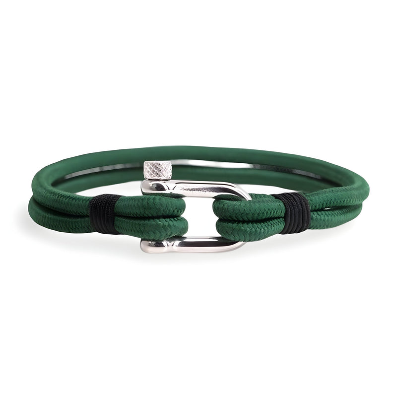 Bracelet cordon vert pour homme avec mousqueton argenté et coutures noires.