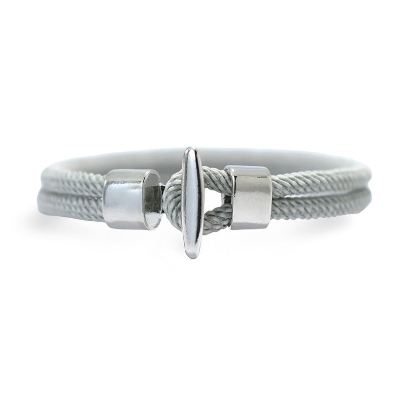 Bracelet cordon gris pour homme en coton avec fermoir métallique argenté en forme d'anneau et tige.