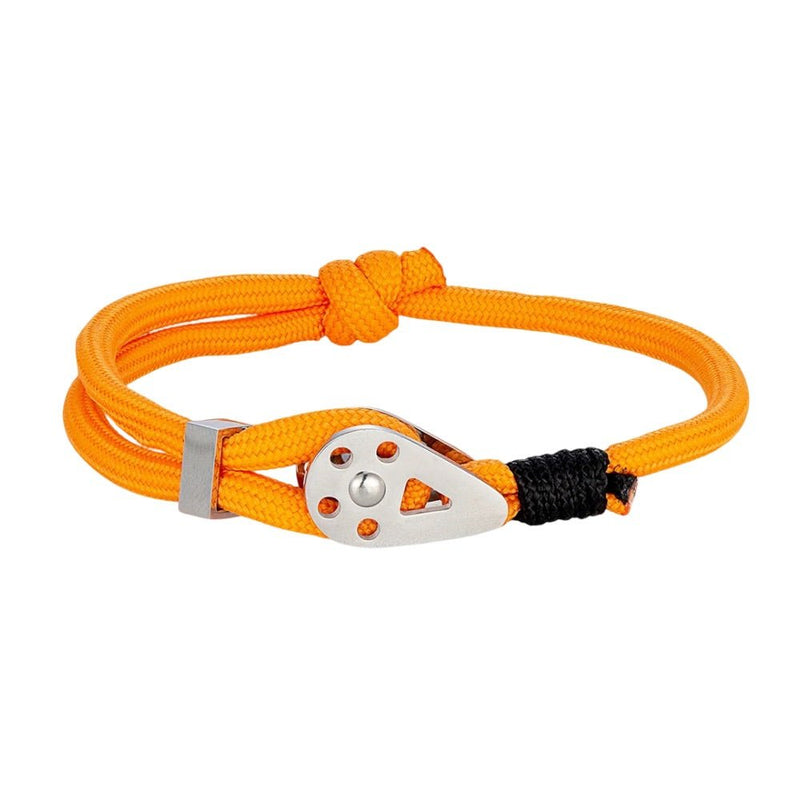 Bracelet cordon homme en paracorde orange avec fermoir métallique argenté et détail noir.