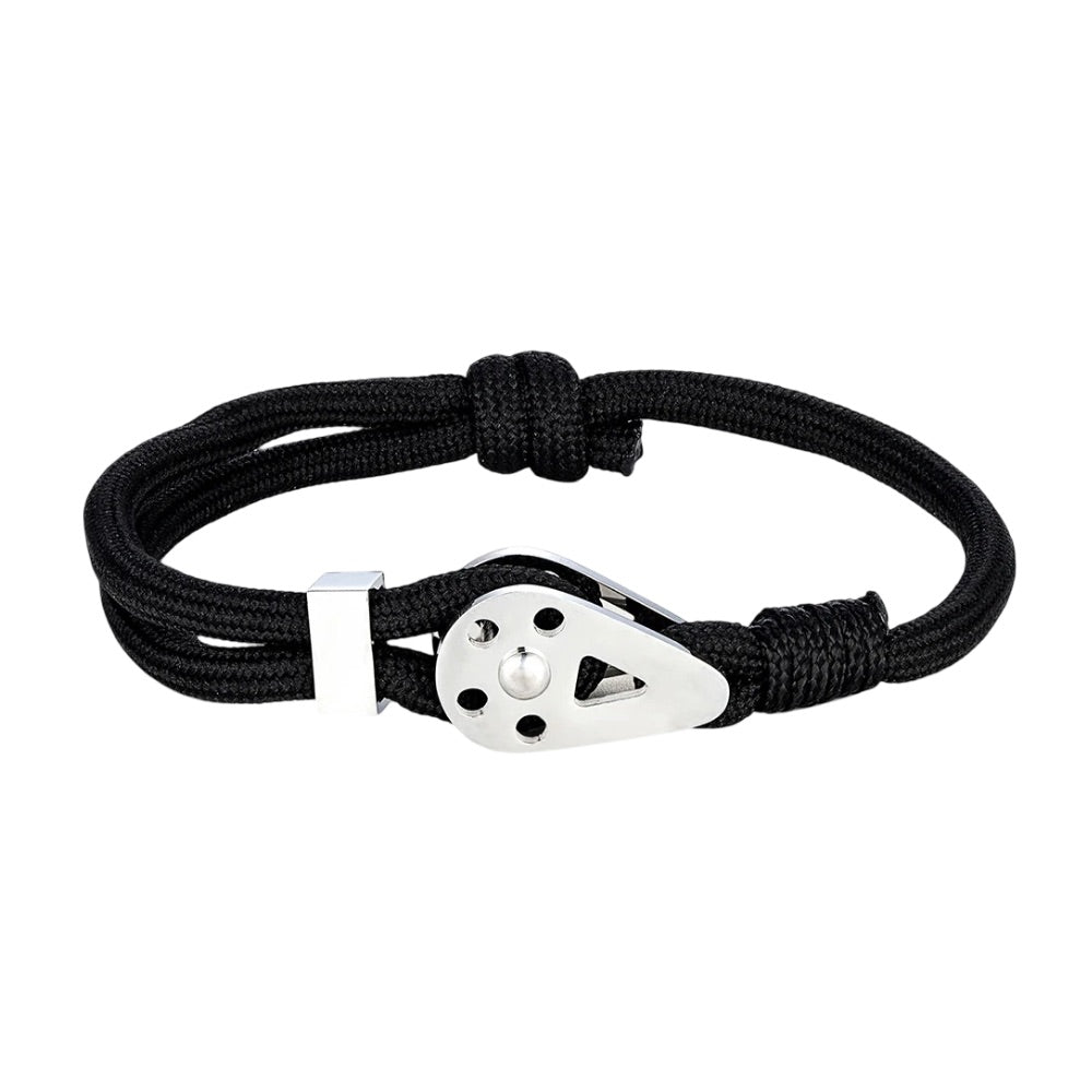Bracelet cordon noir en paracorde avec fermoir argenté en forme de goutte perforée.