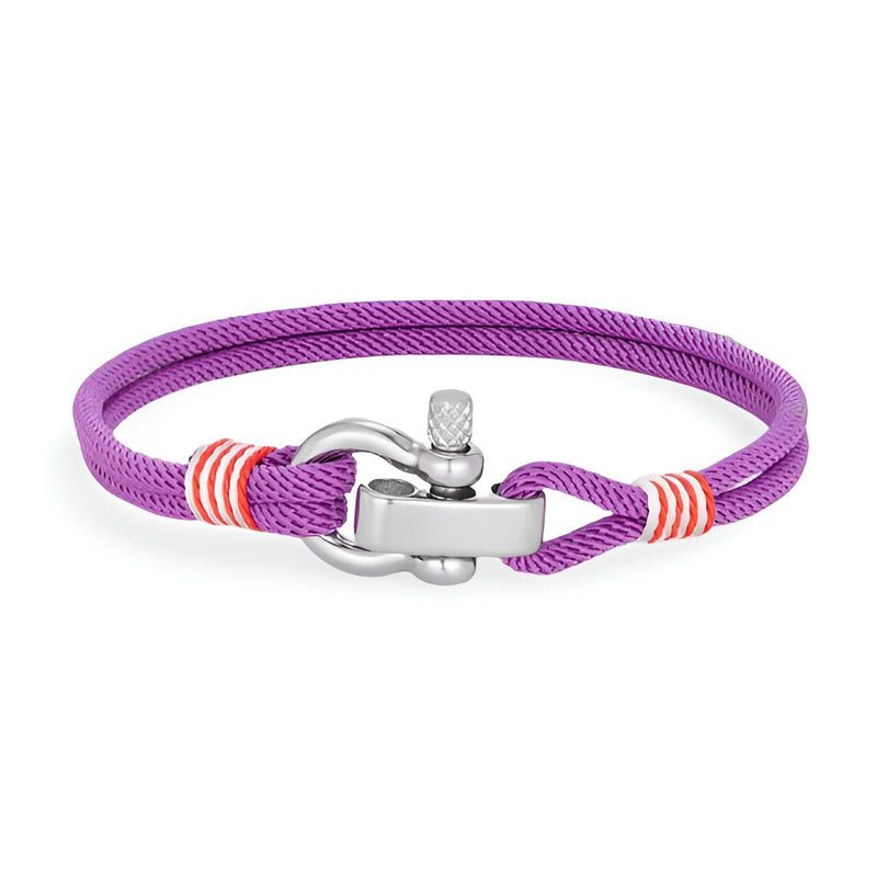 Bracelet cordon violet lavande avec manille en acier inoxydable et détails rouges et blancs.