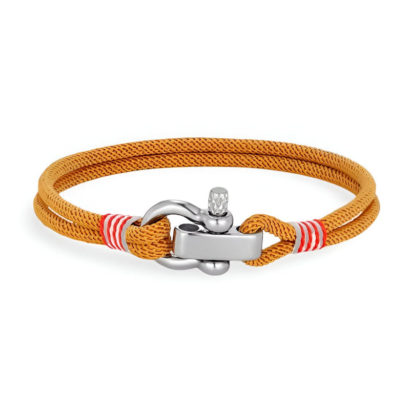 Bracelet cordon orange avec manille en acier inoxydable et détails rouges et blancs.