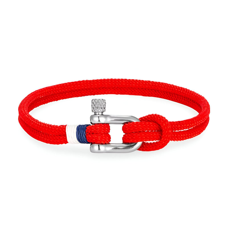 Bracelet cordon rouge avec manille en acier inoxydable et détail bleu marine.