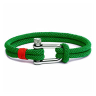 Bracelet cordon vert avec fermoir mousqueton argenté et détail rouge, modèle Dimitri.