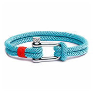 Bracelet cordon turquoise pour homme avec mousqueton argenté et détail rouge vif.