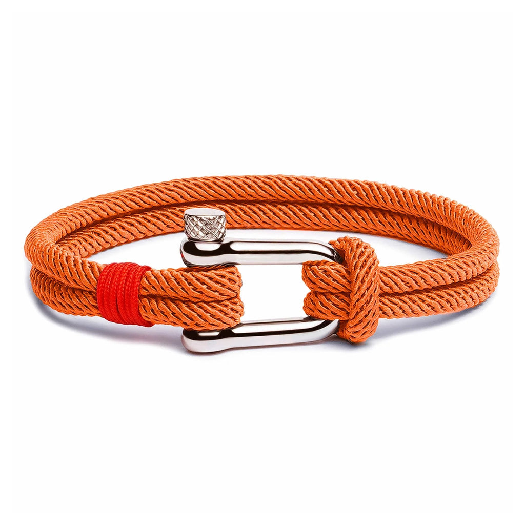 Bracelet cordon orange avec mousqueton argenté, style moderne et épuré.