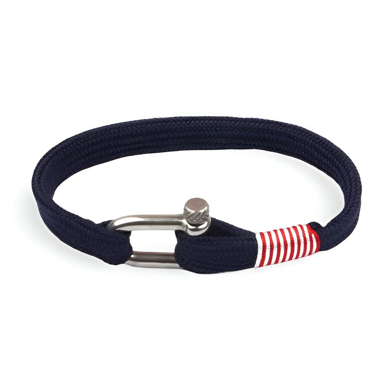 Bracelet cordon bleu marine pour homme avec fermoir mousqueton en métal argenté et détail rayé rouge et blanc.