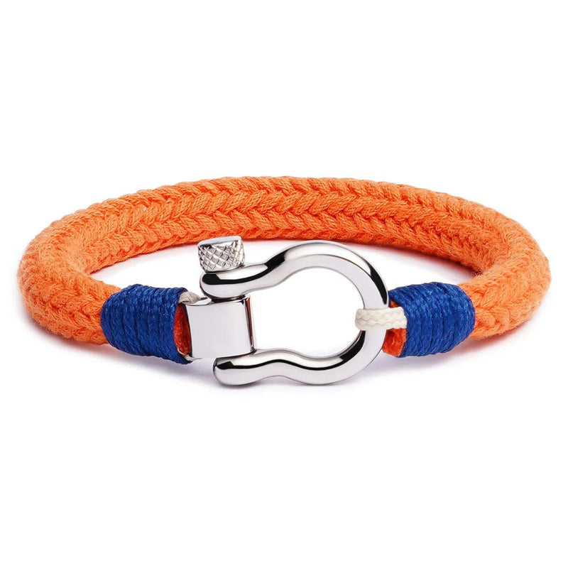 Bracelet cordon tressé orange avec fermoir mousqueton arrondi en métal argenté et détails bleus.