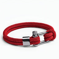 Bracelet cordon rouge pour homme avec mousqueton et détails argentés, style Charles.