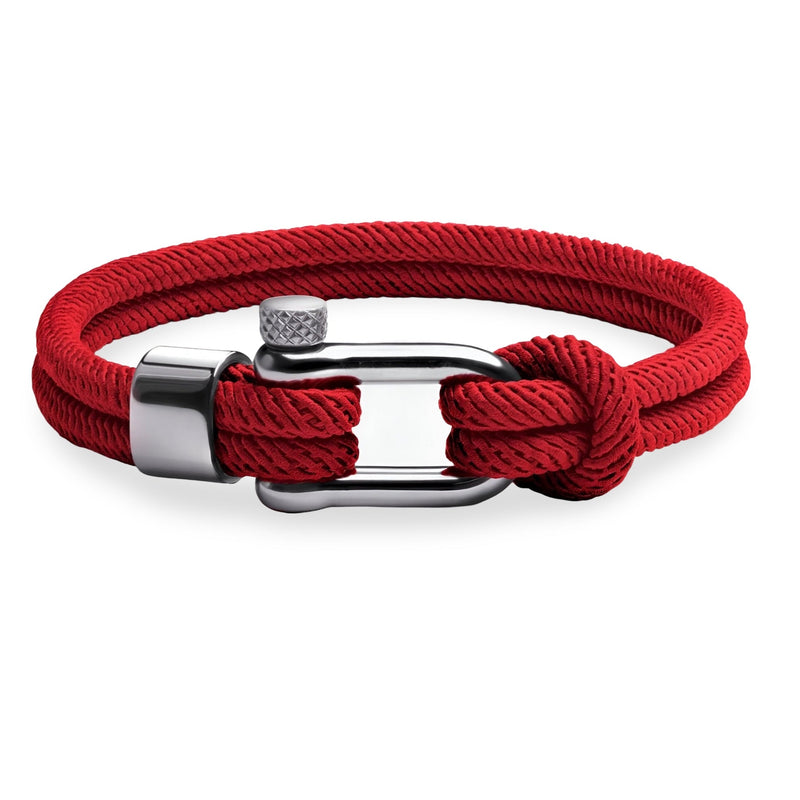 Bracelet cordon rouge pour homme avec mousqueton et détails argentés modèle Charles.