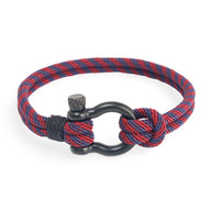 Bracelet cordon rouge et bleu avec fermoir mousqueton noir et nœud marin.
