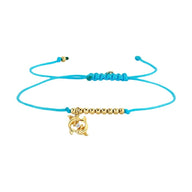 Bracelet cordon bleu turquoise avec perles dorées et pendentif signe astrologique Cancer en métal doré.