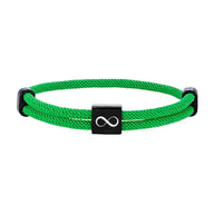 Bracelet cordon vert avec plaque noire en acier inoxydable gravée du signe infini, ajustable.