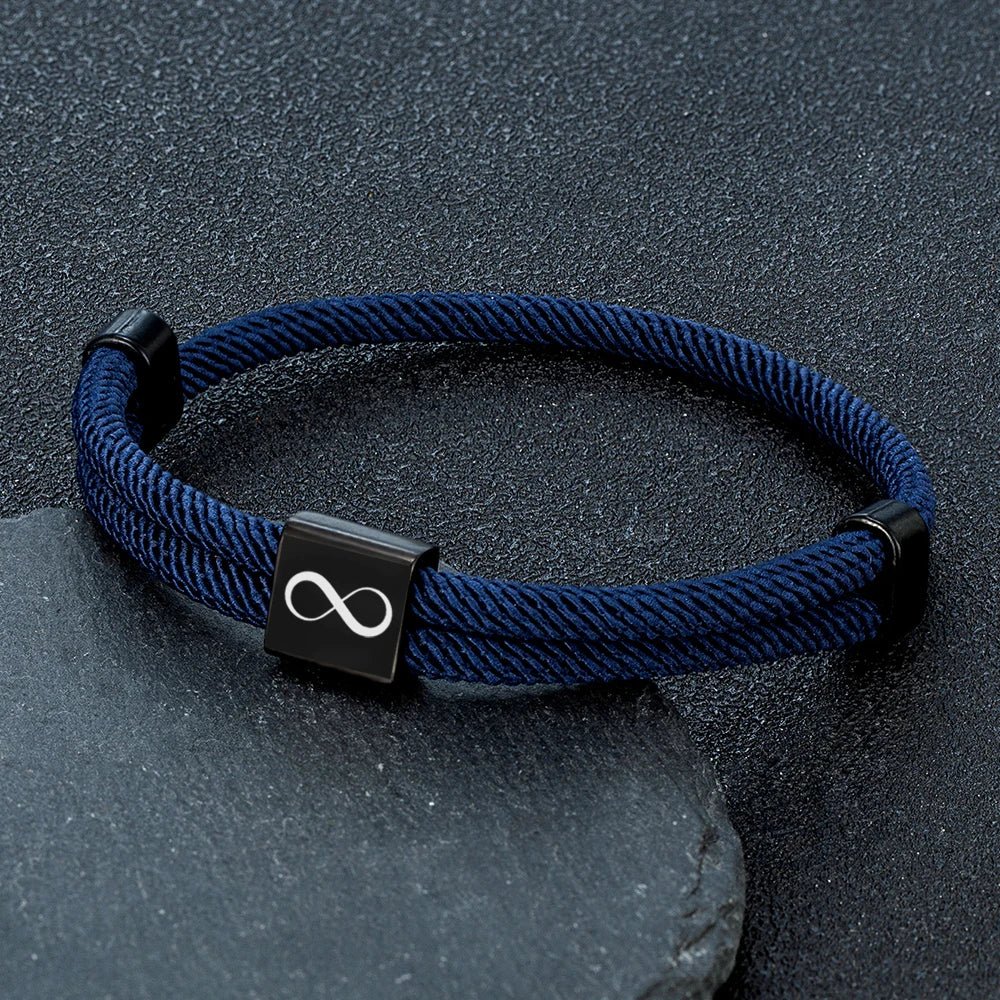 Bracelet cordon bleu marine avec plaque acier inoxydable noire gravée du signe infini, ajustable.