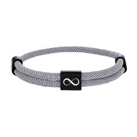 Bracelet cordon gris avec plaque noire en acier inoxydable et symbole infini blanc, ajustable.