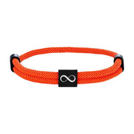 Bracelet cordon orange ajustable avec plaque noire en acier inoxydable gravée du signe infini.