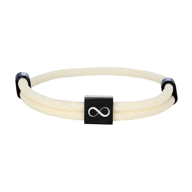 Bracelet cordon beige avec plaque noire en acier inoxydable gravée du signe infini, ajustable.
