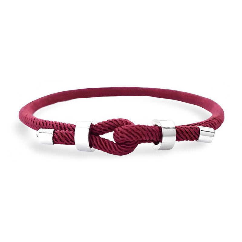 Bracelet cordon rouge bordeaux avec nœud et détails métalliques argentés, style simple masculin.