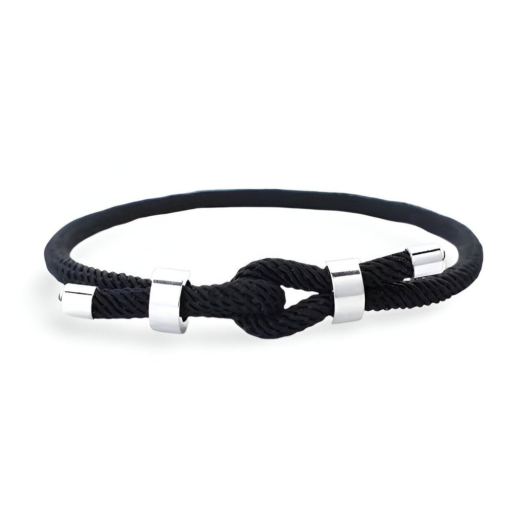 Bracelet cordon noir pour homme avec noeud simple et détails métalliques argentés.