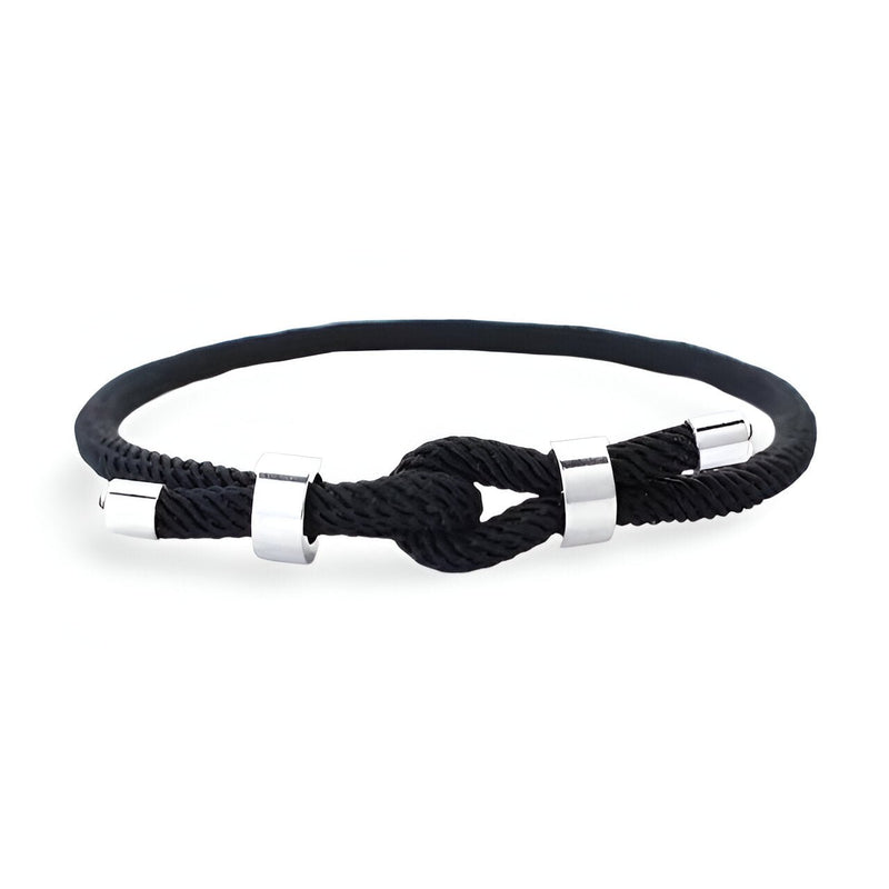 Bracelet cordon noir pour homme avec noeud simple et détails métalliques argentés.