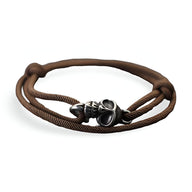 Bracelet cordon marron avec tête de mort en métal argenté pour homme modèle Nalo.