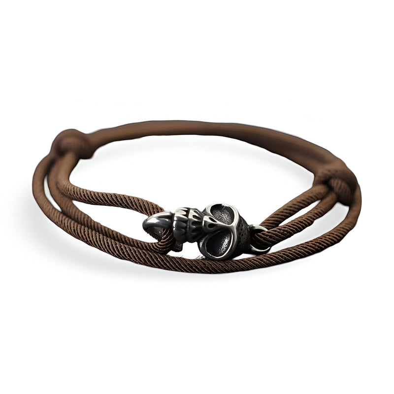 Bracelet cordon marron avec tête de mort en métal argenté pour homme modèle Nalo.